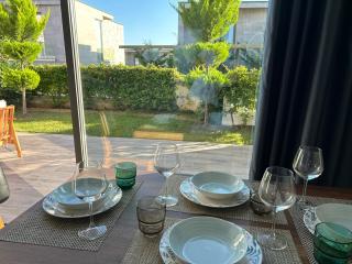 OLEA Family Apt with Garden - 4