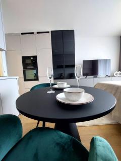 Apartman Zoku s private garage parking free - 3