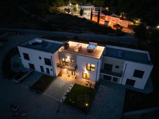 Rooftop Holiday House - 5