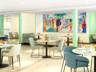 Queen Elizabeth 2 Hotel - Dubai - 5