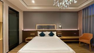 Chongqing Serenity Riverside Hotel - 9