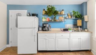 East end. Walk to food, beer and downtown fun. - 5