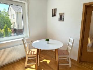 8 Einzelbetten Böblingen I 6 Schlafzimmer I 2 sep Ebenen I 2 Bäder, 2 sep WC I Messe, A81 I Monteure, Teams - 1