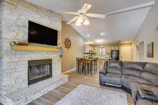 Lake and Pool Access Osage Beach Condo - Osage Beach - 7