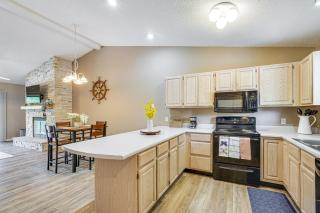 Lake and Pool Access Osage Beach Condo - Osage Beach - 1