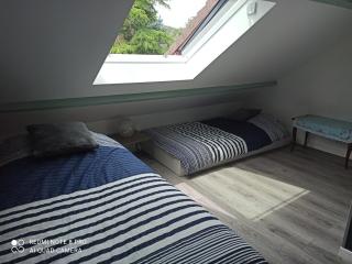 Petit Studio Mansardé - 2 lits simples - Neuilly - 5