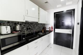 Spacious Studio Golf Course View Balcony - Dubai - 5