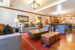 Great Bear Lodge 206 by East West Hospitality - Truckee - 9
