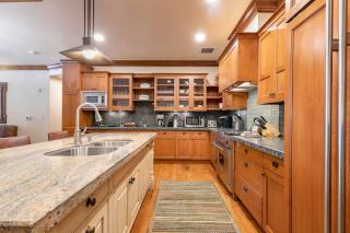 Great Bear Lodge 206 by East West Hospitality - Truckee - 5