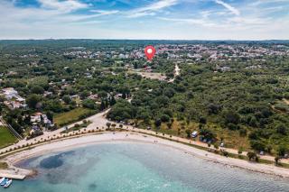 Kuća Rubis sa bazenom 300m od mora - Peroj - 0