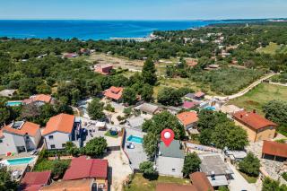 Kuća Rubis sa bazenom 300m od mora - 9