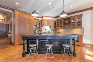 Great Bear Lodge 504 by East West Hospitality - 1