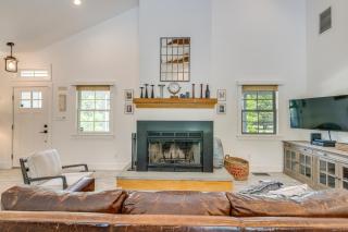 Distinctive Hamptons Home with Pool Near Bay, Ocean - Hampton Bays - 6