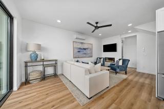 Rooftop Home With Ocean View & Private Parking - Oceanside - 9