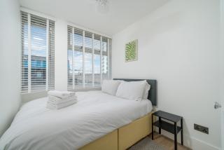 Wake Up in a Modern 2-Bed Apt in Central London - 1