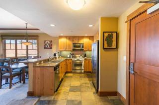 Iron Horse Lodge North 209 by East West Hospitality - 5