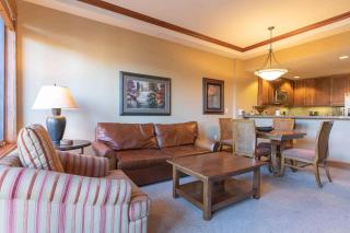 Iron Horse Lodge South 305 by East West Hospitality - 9