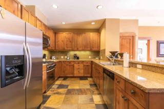 Iron Horse Lodge South 510 by East West Hospitality - 6