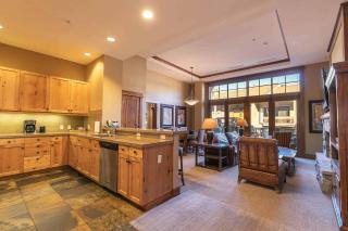 Iron Horse Lodge North 107 by East West Hospitality - 7