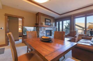 Iron Horse Lodge South 305 by East West Hospitality - 2
