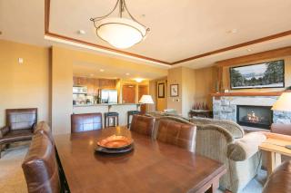 Iron Horse Lodge North 205 by East West Hospitality - 1