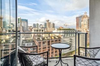 The Altitude with Mountain & City Views, Pool & Hot Tub - 9