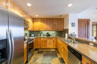Iron Horse Lodge North 207 by East West Hospitality - 6
