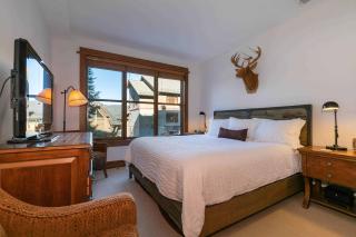 Iron Horse Lodge South 209 by East West Hospitality - 1