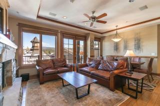 Iron Horse Lodge South 401 by East West Hospitality - 8