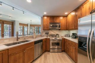 Iron Horse Lodge South 308 by East West Hospitality - 8