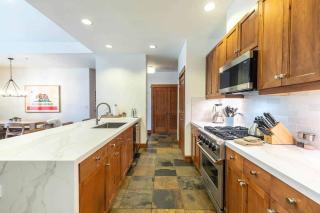 Iron Horse Lodge North 302 by East West Hospitality - 4