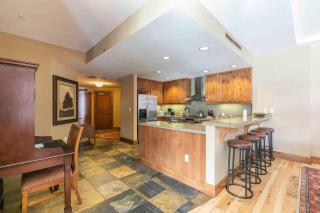Iron Horse Lodge South 312 by East West Hospitality - 3