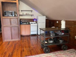 Eclectic Third Floor Apartment - Charleston - 9