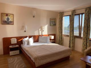 Guest House Golden Flake 4km from Bolata beach - 7