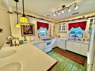 Riverbend Motel & Cabins - Helen - 1