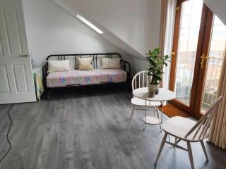Belfast City Centre, Brilliant Light Apartment - Belfast - 0