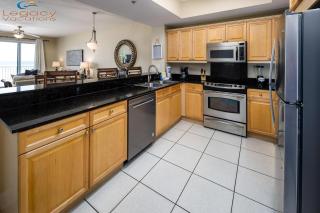 SMP #202 Upscale 3 BR Beachfront Condo-Sleeps 10! - Fort Walton Beach - 1