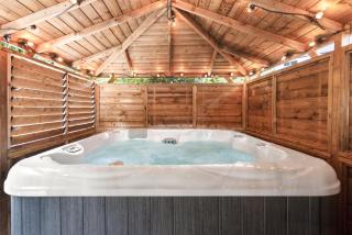 Coronation Family Cottage, Modernised 200-Year-Old Lake District Cottage with Private Hot Tub and Parking - Ridgestone - 2
