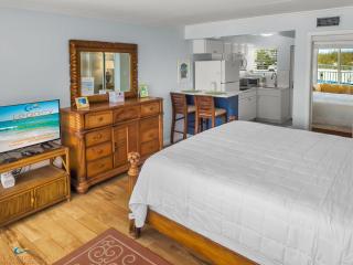 Cozy Studio Beachfront Condo - Romantic Getaway! - Fort Walton Beach - 3