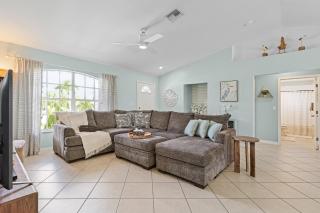 Canal home with Heated Pool, Kayaks and Bicycles - The Retreat - Roelens Vacations - Cape Coral - 3