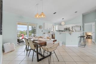 Canal home with Heated Pool, Kayaks and Bicycles - The Retreat - Roelens Vacations - 2