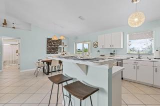 Canal home with Heated Pool, Kayaks and Bicycles - The Retreat - Roelens Vacations - Cape Coral - 1