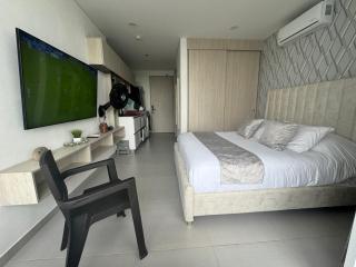 Suite con Jacuzzi, vista al mar y piscinas piso 13 - - 2