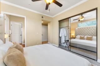 2BR Getaway Pool Gym Basketball Court & Theater Access - Reno - 8