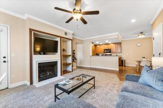 2BR Getaway Pool Gym Basketball Court & Theater Access - Reno - 4