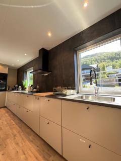 Tromsø Arctic Villa with free parking - 5