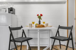 Lara Studio in Laugardalur valley, Reykjavík Central Park and Botanical Garden, Private entrance, FREE Private Parking on side - Reykjavík - 3