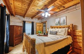 The Woodshed -peaceful 3 level cabin ideally located with pool table, hot tub, Wi-Fi - Gatlinburg - 1