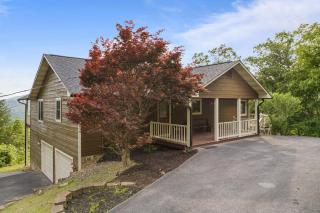 Trapper Johns Mountain Lodge 4 bed, 3 bath private location in Wears Valley with mountain views - Sevierville - 4