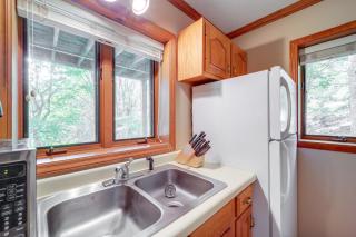 half Mi to Sugar Mtn Resort Condo with Balcony - Sugar Mountain - 3